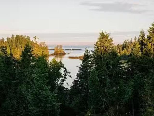House for sale in Clayoquot, British Columbia