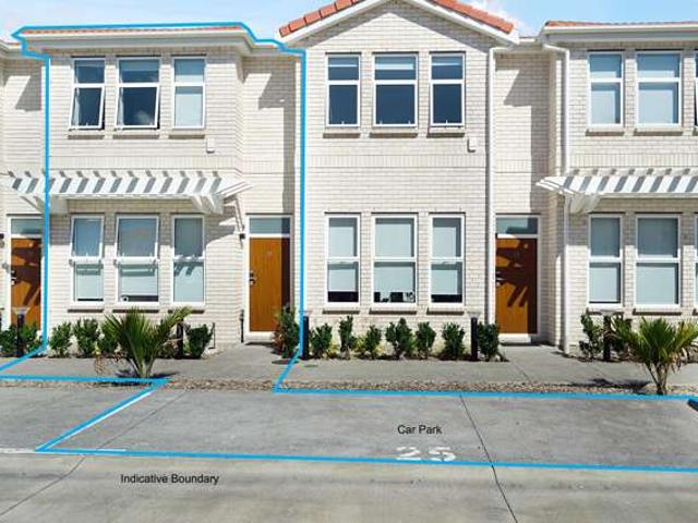 Townhouse for sale in Avondale, Oroua County