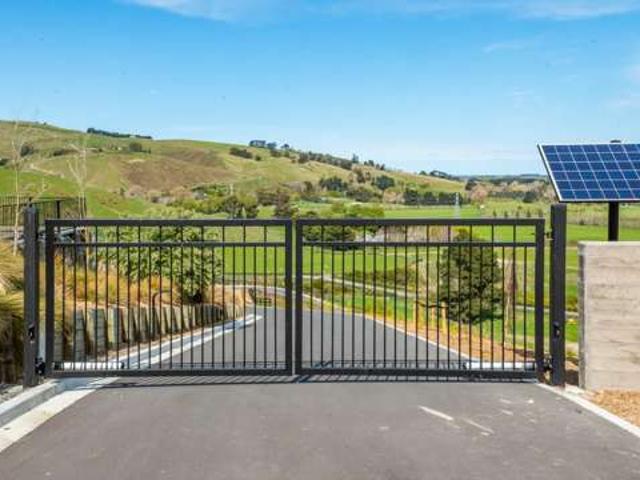 Property for sale in Chaslands, Canterbury