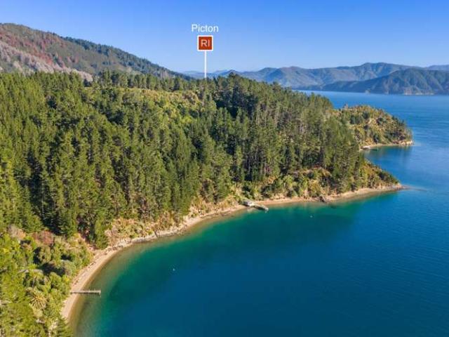 Land for sale in Marlborough