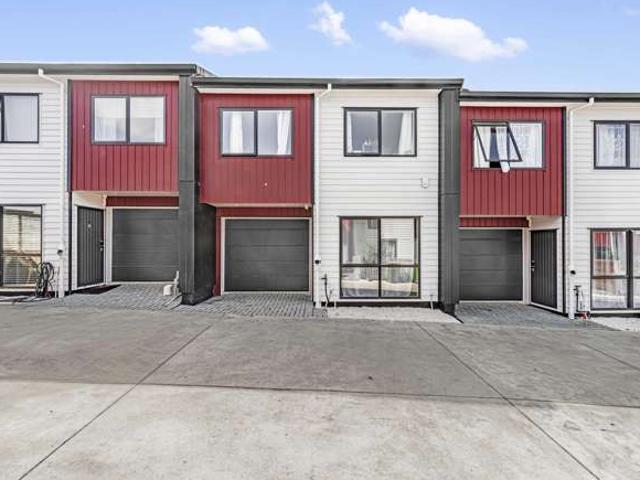 Townhouse for sale in Glen Innes, Oroua County