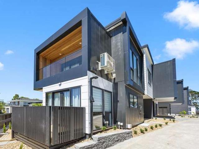 Townhouse for sale in Lynfield