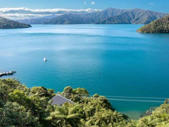 Property for sale in Marlborough