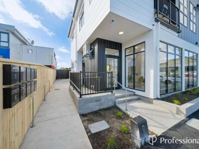Apartment for sale in Days Bay, Wellington