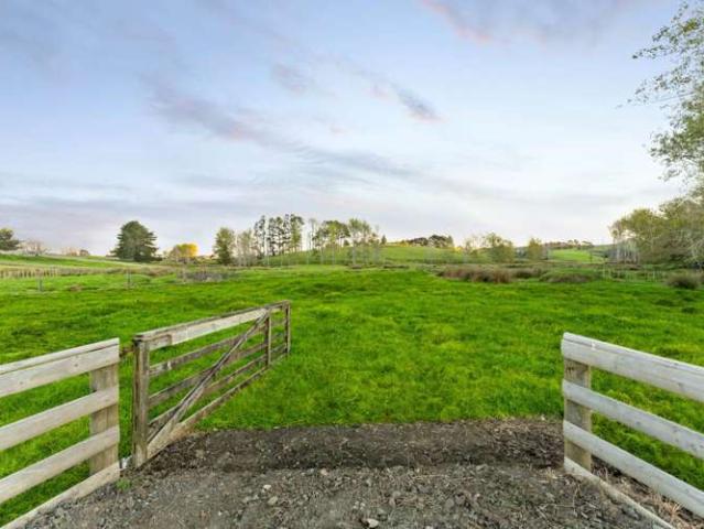 Property for sale in Waimauku