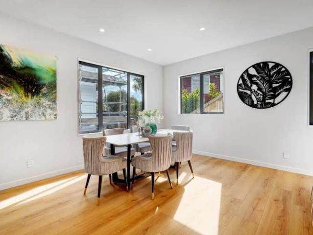 Townhouse for sale in Green Bay, Whau