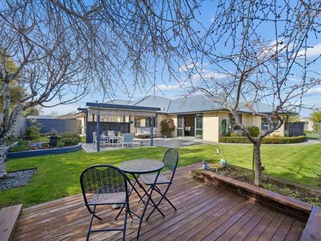 House for sale in Chaslands, Canterbury