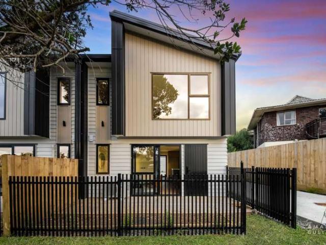 Townhouse for sale in Balmoral