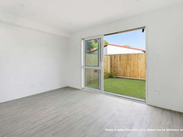 Townhouse for sale in Point England