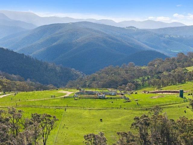 Cottage for sale in Licola, Victoria
