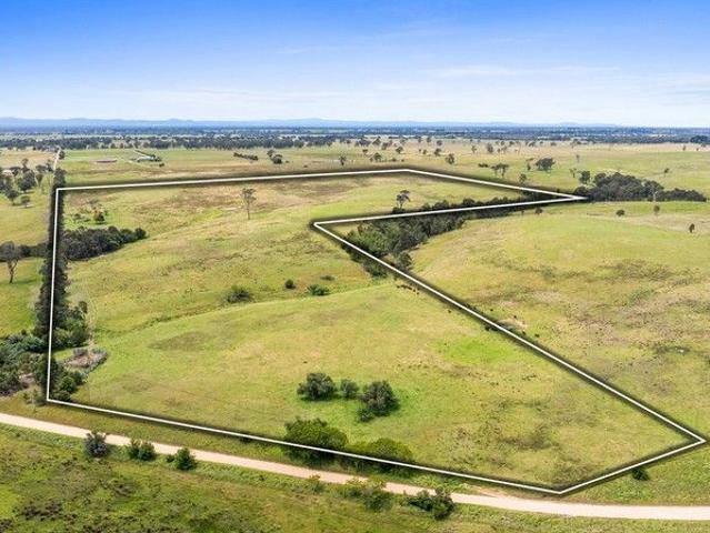 Cottage for sale in Stratford, Victoria