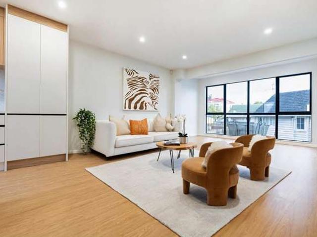 Townhouse for sale in New Lynn, Oroua County