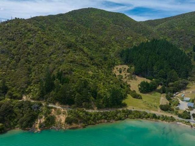 Property for sale in Marlborough