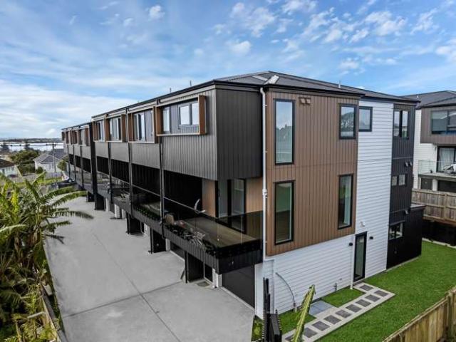 Townhouse for sale in Panmure