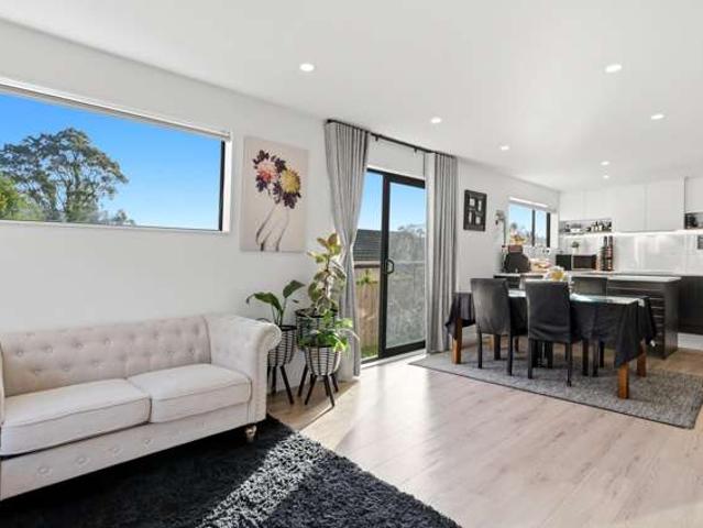Townhouse for sale in Wairau Valley