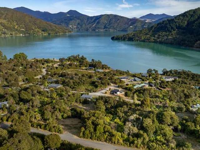 Land for sale in Marlborough