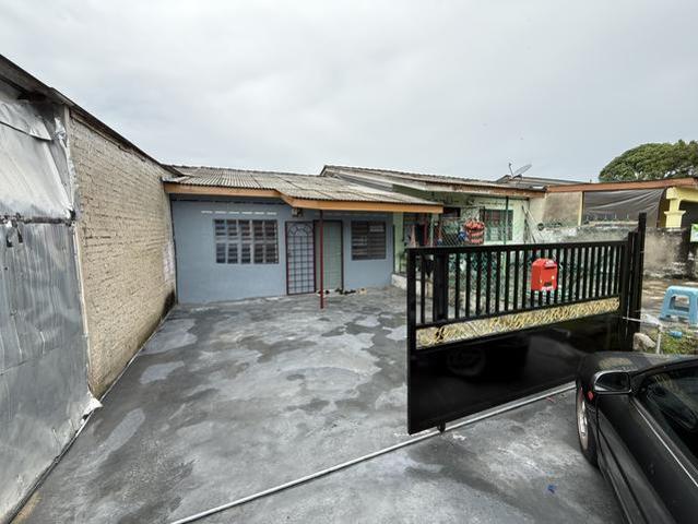 Terraced House for sale in Malaka