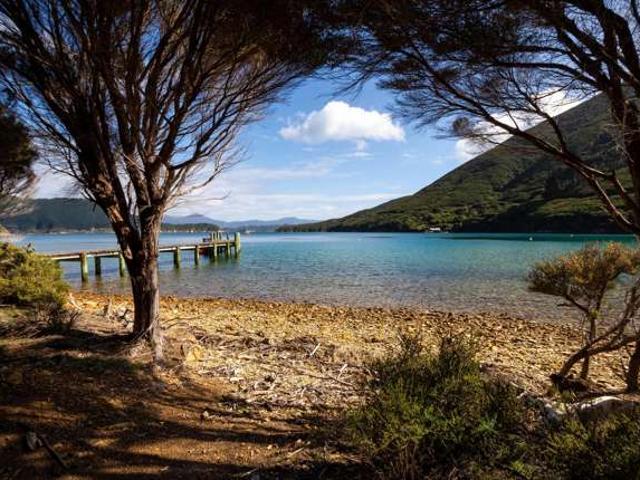 Property for sale in Marlborough