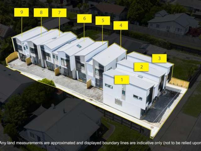 Townhouse for sale in Oratia