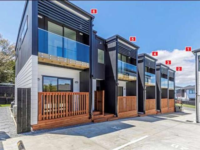Townhouse for sale in Paremoremo