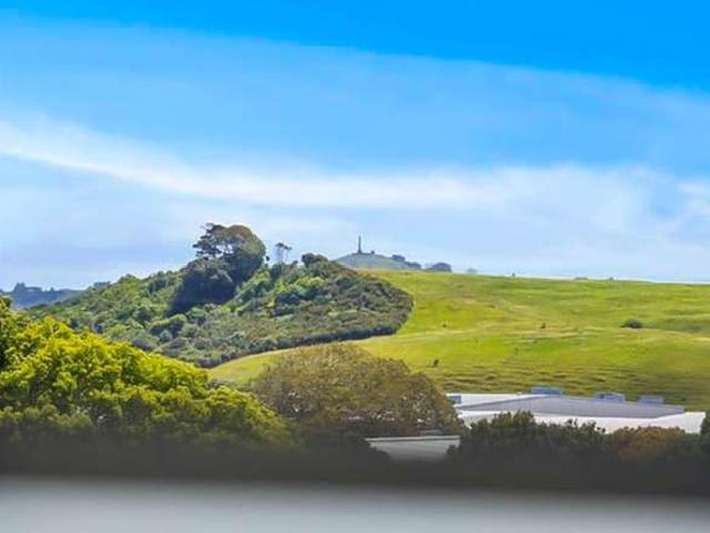 Townhouse for sale in Mount Wellington