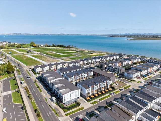 Townhouse for sale in Paremoremo