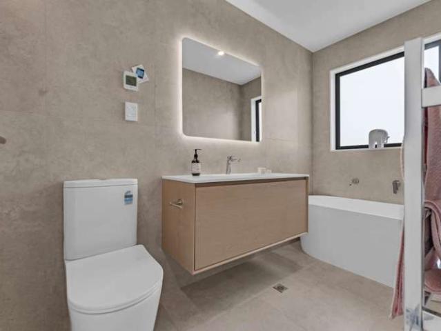 Townhouse for sale in Paremoremo