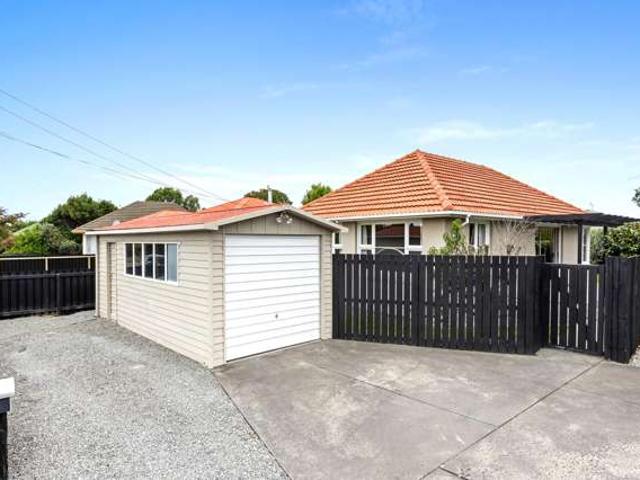 House for sale in Chaslands, Canterbury