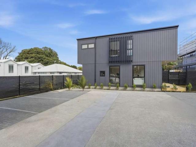 Townhouse for sale in Point England, Maungakiekie-Tāmaki