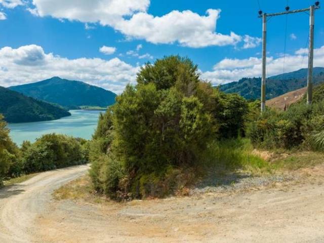 Land for sale in Marlborough