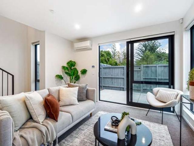 Townhouse for sale in Awhitu