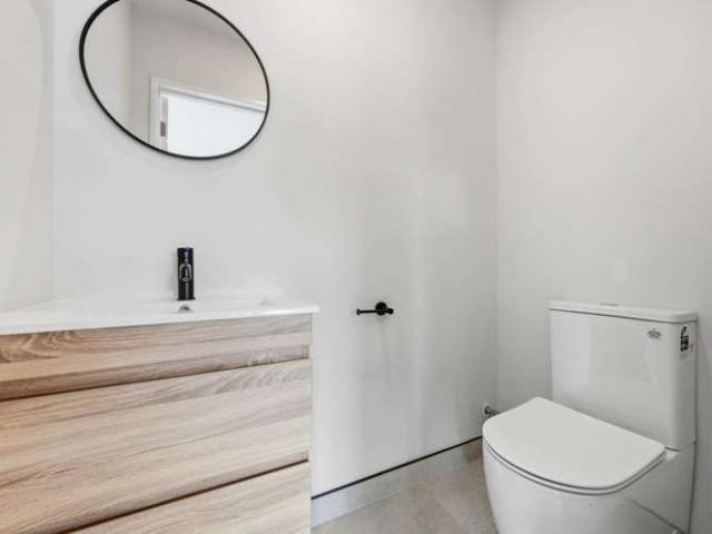 Townhouse for sale in Point England, Maungakiekie-Tāmaki