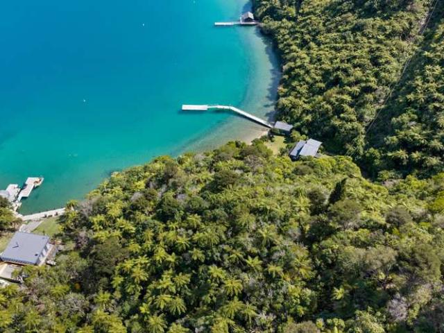 Land for sale in Marlborough