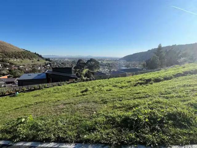 House for sale in Chaslands, Canterbury