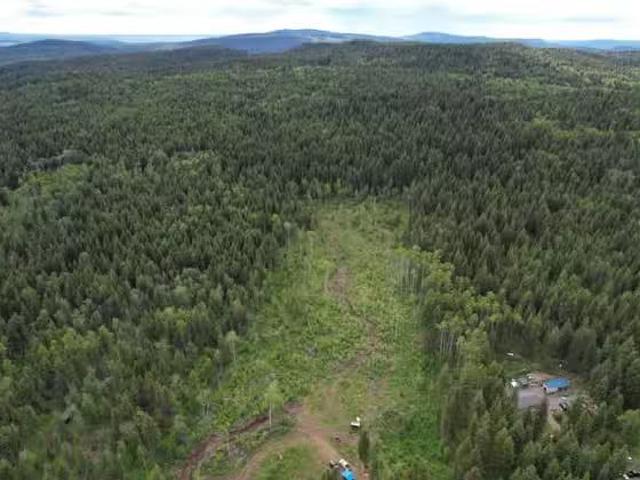 House for sale in Eagle Creek, British Columbia