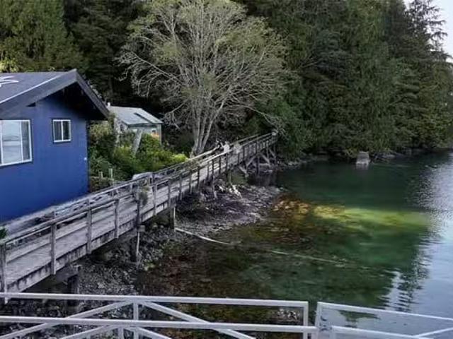 House for sale in Clayoquot, British Columbia