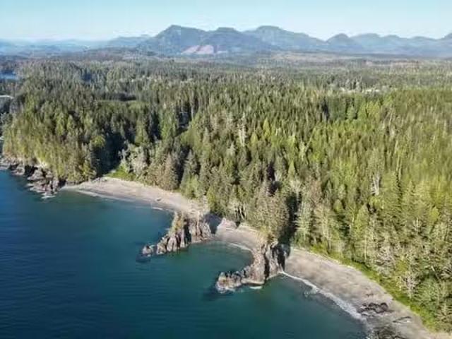 House for sale in Clayoquot, British Columbia