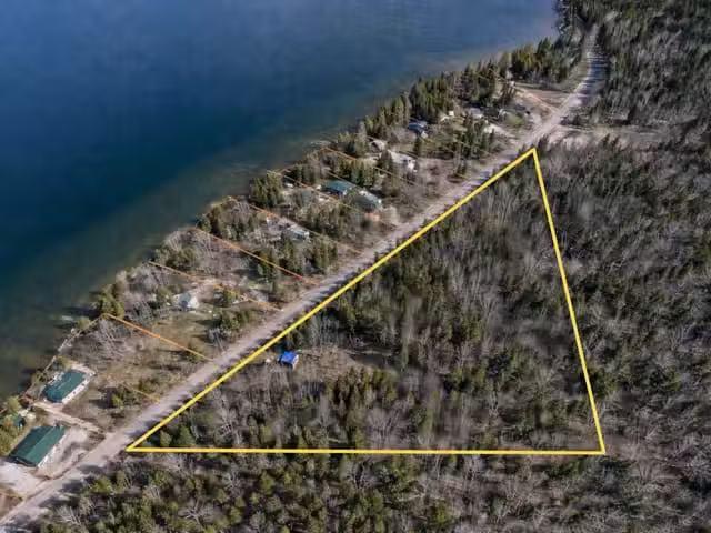 House for sale in Eagle Creek, British Columbia