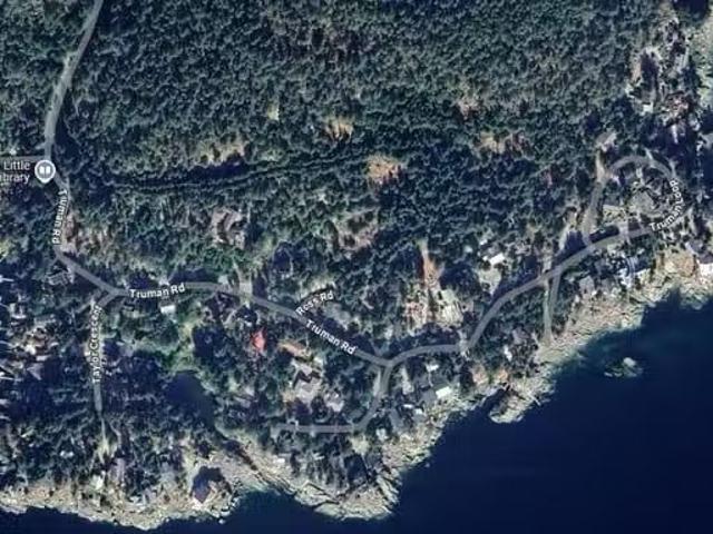 House for sale in Halfmoon Bay, British Columbia