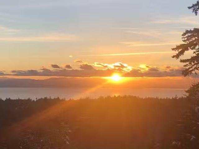 House for sale in Halfmoon Bay, British Columbia
