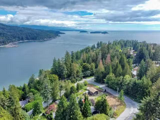House for sale in Halfmoon Bay, British Columbia