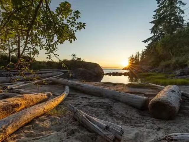 House for sale in Halfmoon Bay, British Columbia