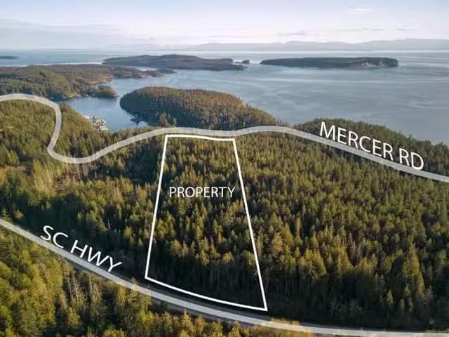 House for sale in Halfmoon Bay, British Columbia