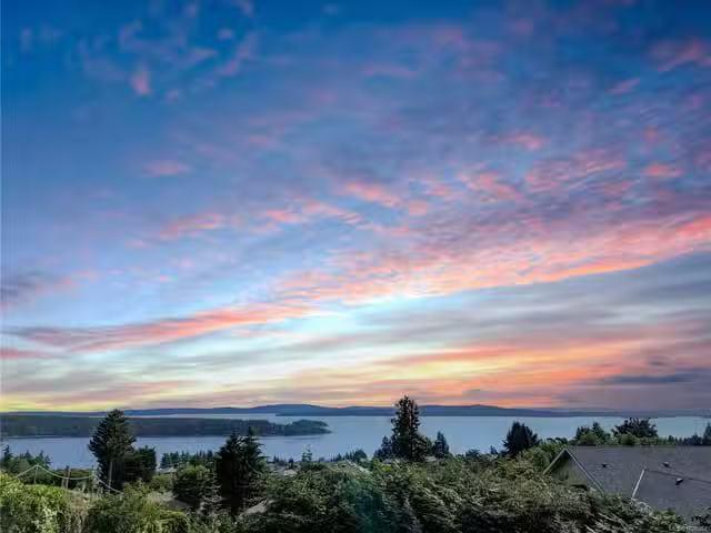 House for sale in Thorne, Quebec