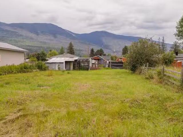 House for sale in Mcbride, British Columbia