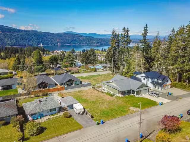 House for sale in Clayoquot, British Columbia