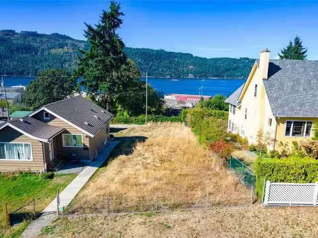 House for sale in Clayoquot, British Columbia
