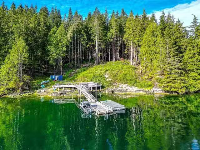 House for sale in Clayoquot, British Columbia