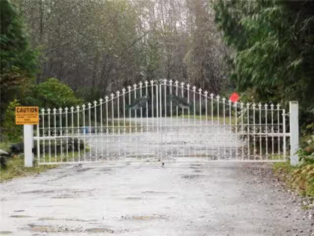 House for sale in Clayoquot, British Columbia