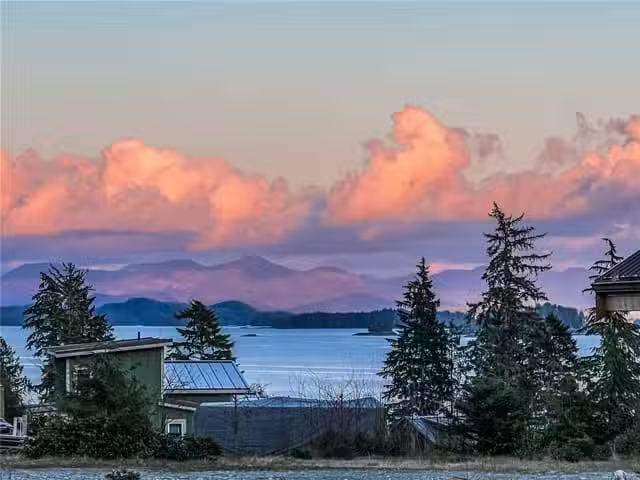House for sale in Clayoquot, British Columbia